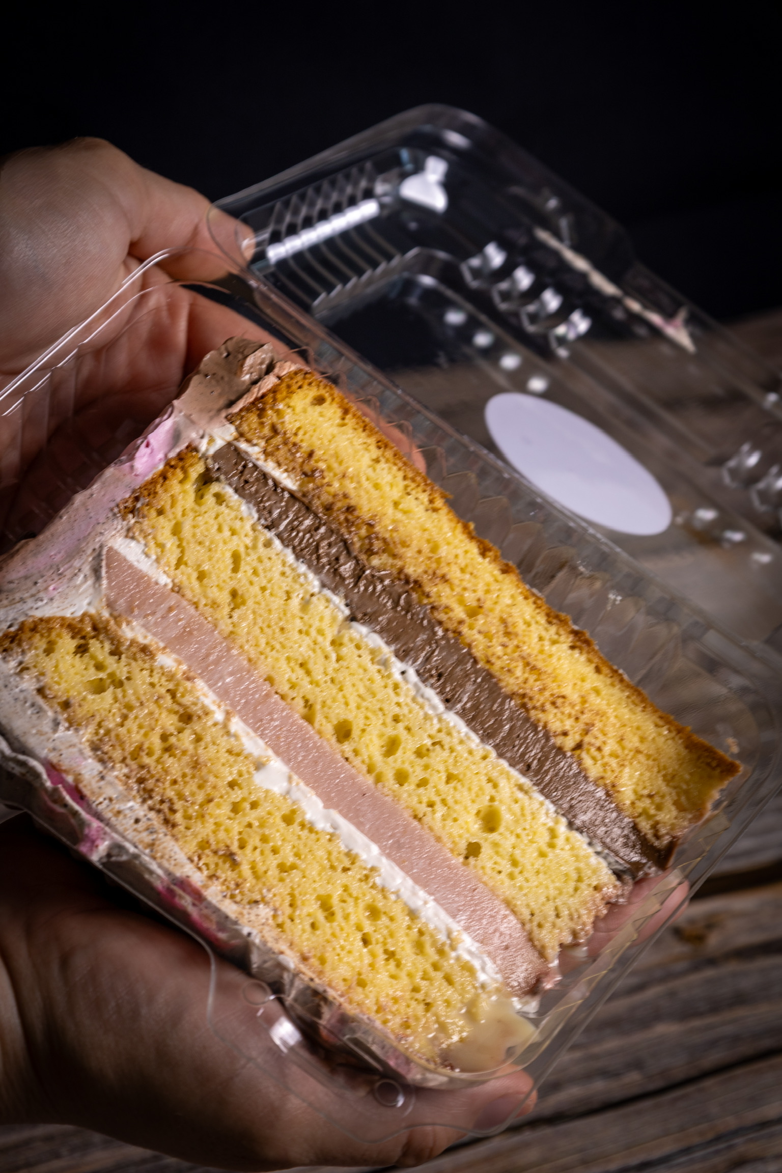 Porción de torta húmeda artesanal de Cafetería El Molino